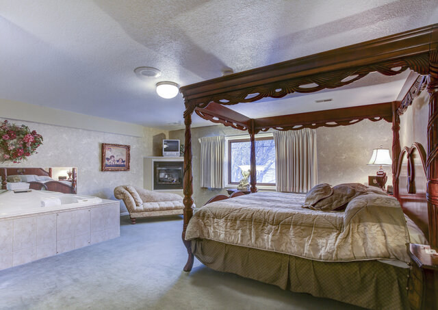 Image 3 for Room 8 - 2nd Floor  King Bed - xtra Large Jacuzzi