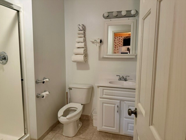 Image 2 for Room 6 - 2nd Floor - Queen Bed - Jacuzzi