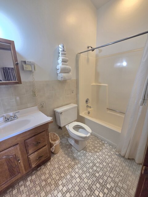 Image 5 for Rm 30-2nd Floor-Marina/River View King Bed/Jacuzzi