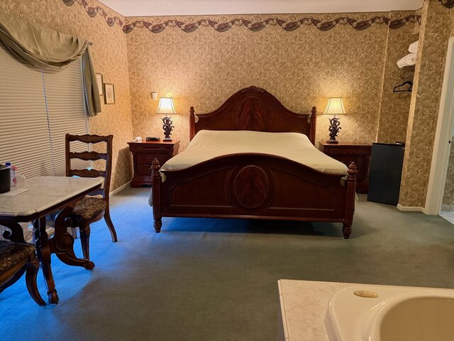 Image 2 for Room 1 - Main Floor - King Bed