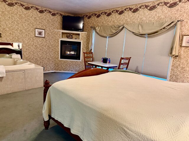 Image 1 for Room 1 - Main Floor - King Bed