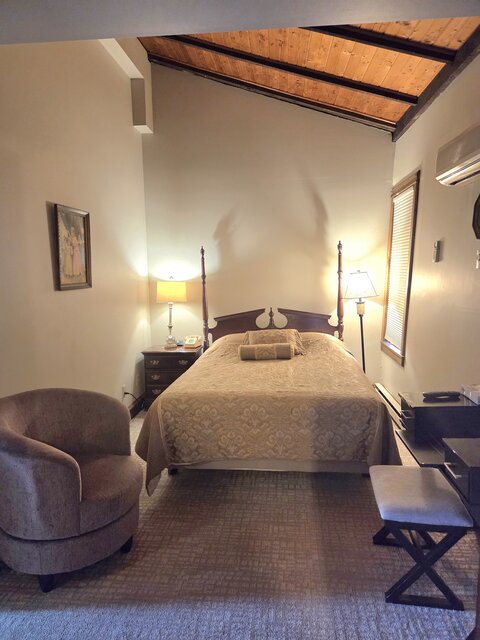 Image 2 for Room 23 - 2nd Floor - Queen Bed Jacuzzi/Fireplace