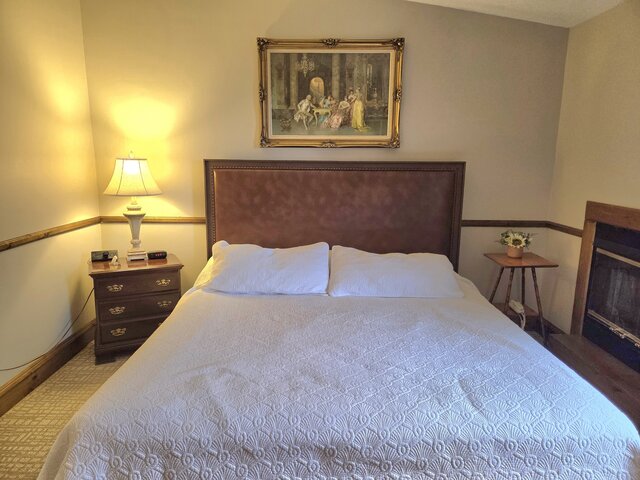 Image 3 for Room 32-2nd Floor - King Bed- Jacuzzi-Fireplace