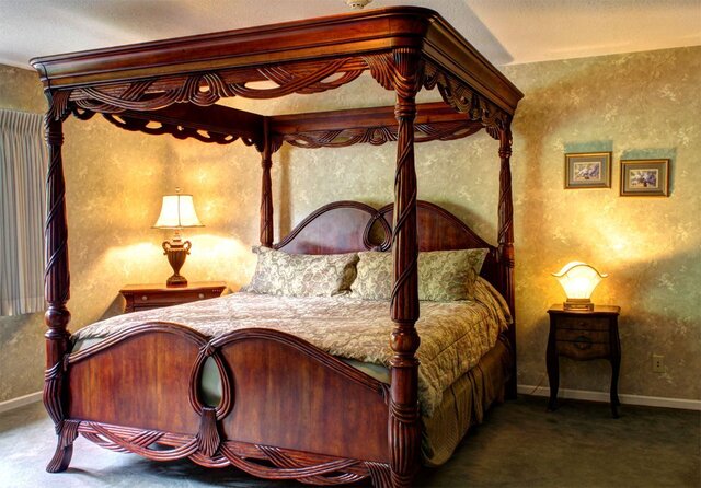 Image 1 for Columbus Day Mon. Oct. 12 2026 Special 20 % Off Jacuzzi/Fireplace Room