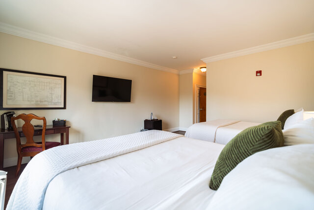 Image 4 for 02) Double Queen Room - Lower Level