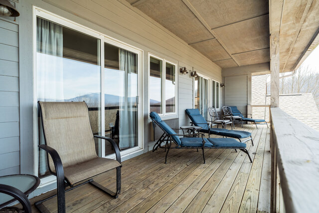 Image 17 for 12) Master Suite - Top Floor