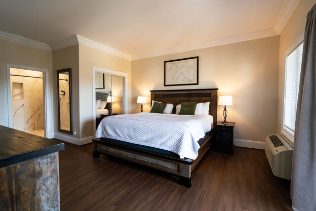 Image 3 for 12) Master Suite - Top Floor