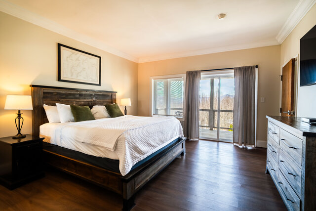Image 1 for 12) Master Suite - Top Floor