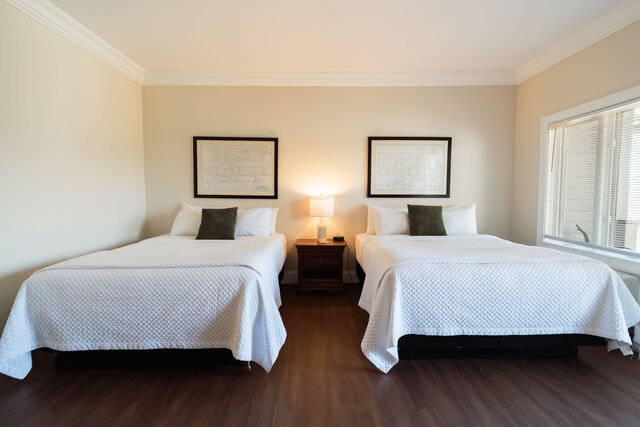 Image 2 for 10) Deluxe Double Queen - Main Level