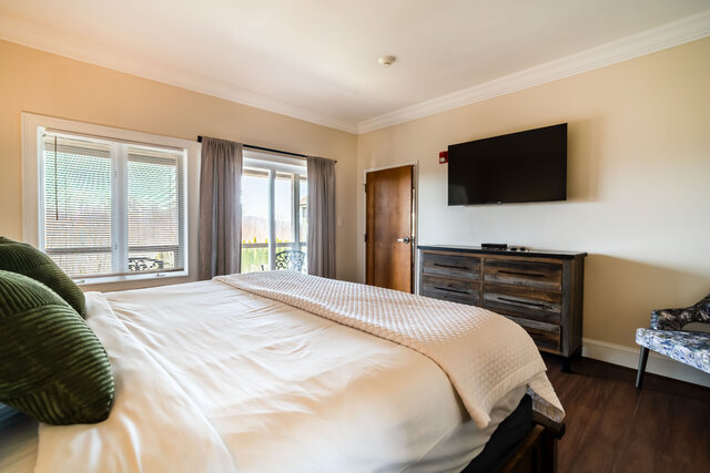 Image 4 for 12) Master Suite - Top Floor