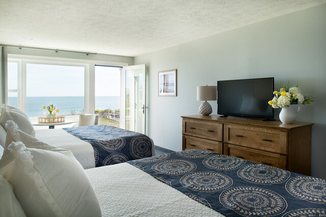 Image 2 for RM 102 Oceanfront 2 Queens, 1st Fl, ADA, Lawn Access