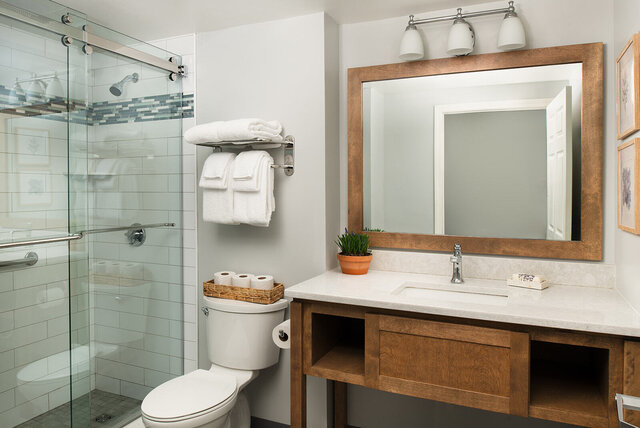 Image 6 for RM 105 Oceanfront 2 Queens 1st Fl Corner Lawn Access