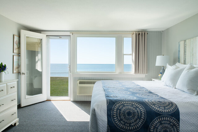 Image 2 for RM 12 Oceanfront  King  Bed, 1st Floor Lawn Access