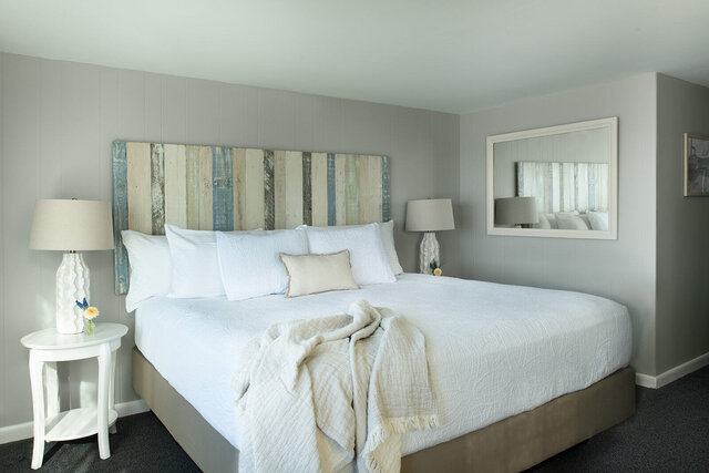 Image 2 for RM 28 Oceanfront, King Bed 2nd Floor Corner