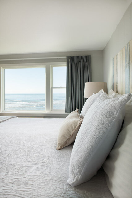 Image 6 for RM 28 Oceanfront, King Bed 2nd Floor Corner