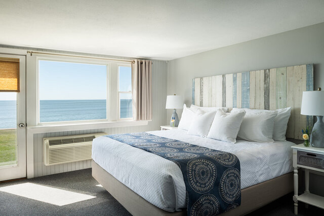 Image 5 for RM 12 Oceanfront  King  Bed, 1st Floor Lawn Access