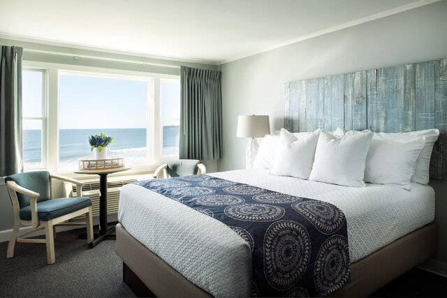 Image 1 for RM 25 Oceanfront Queen Bed, 2nd Floor