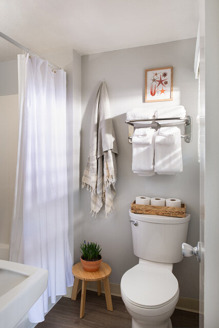 Image 9 for RM 28 Oceanfront, King Bed 2nd Floor Corner