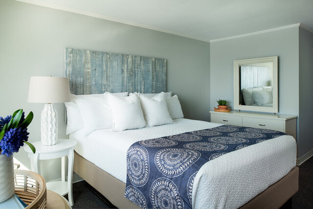 Image 2 for RM 23A Oceanfront Queen Bed, 2nd Floor