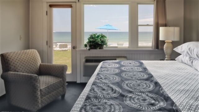 Image 2 for RM 14 Oceanfront Queen Bed, 1st Floor Lawn Access
