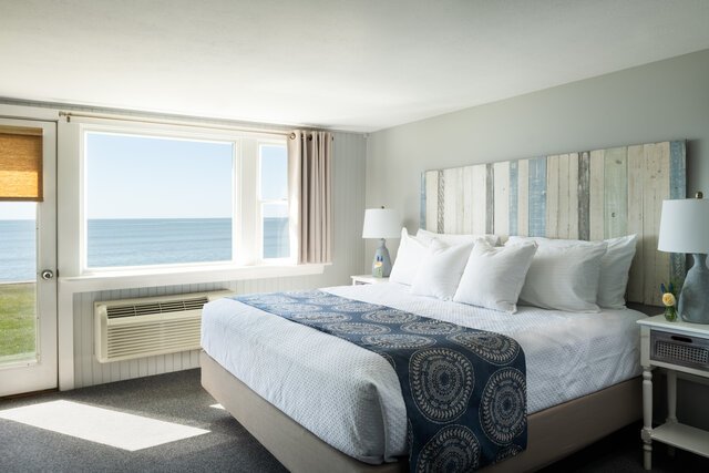 Image 1 for RM 17 Oceanfront, King Bed, 1st Floor Lawn Access