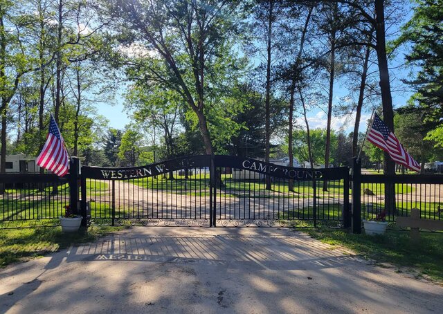 Image 5 for 215) Back In Site