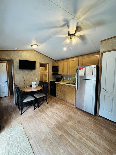 Image 2 for 402) Rental Cabin 402