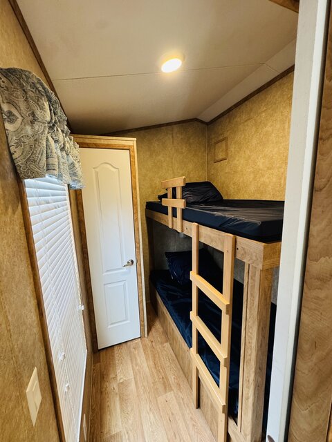 Image 6 for 402) Rental Cabin 402