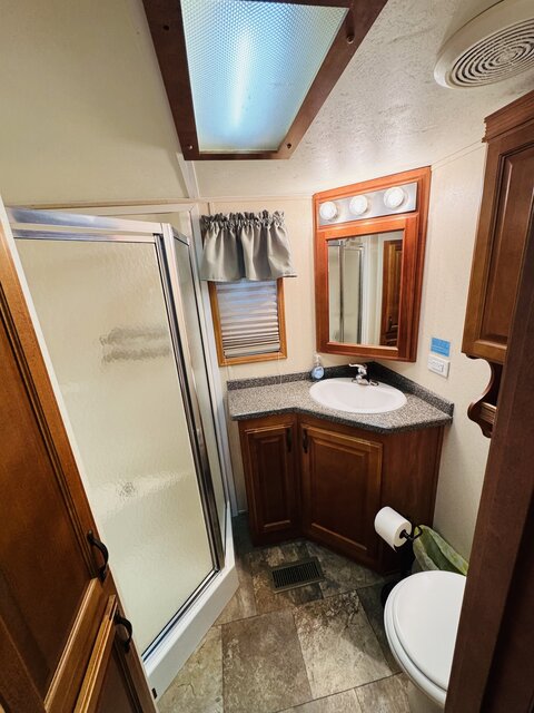 Image 5 for 401) Rental Cabin 401