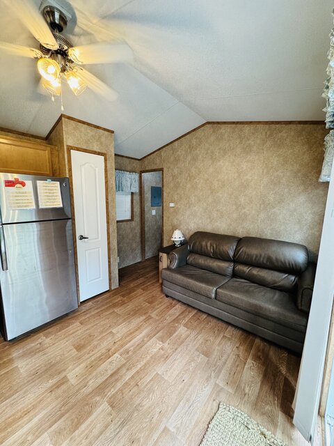 Image 3 for 402) Rental Cabin 402