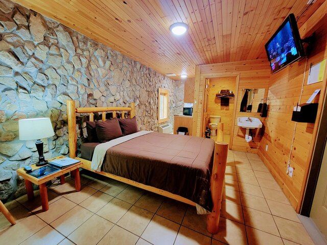 Image 2 for White Lightning – Whole Cabin