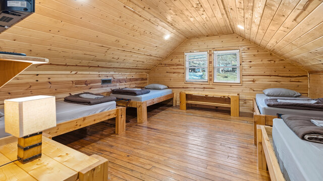 Image 11 for Creek Side Lodge