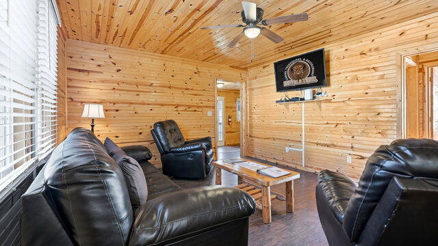 Image 7 for Creek Side Lodge
