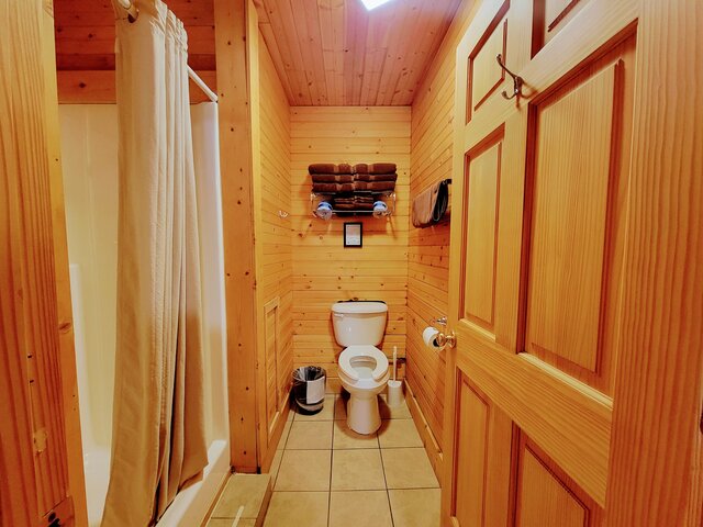 Image 7 for White Lightning – Whole Cabin