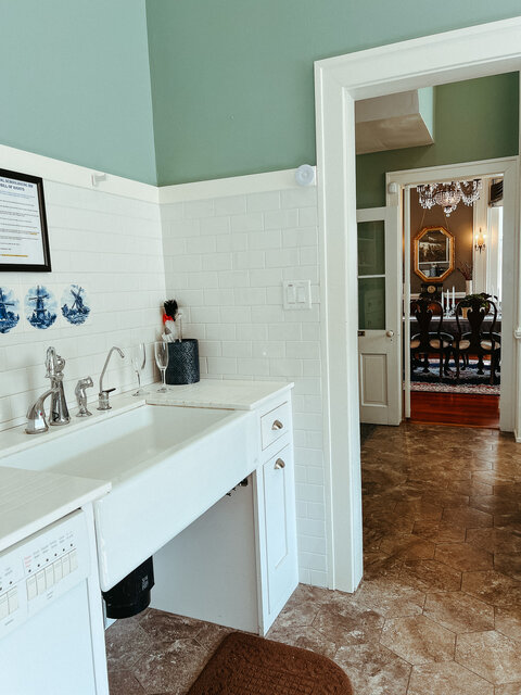 Image 9 for Charming Downstairs Rental (76 Guests)