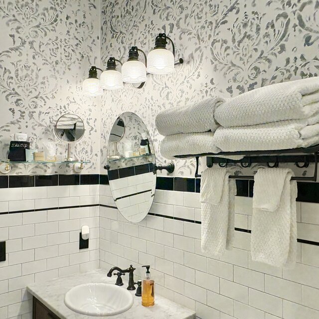 Image 4 for 5 The Mizell Honeymoon Suite