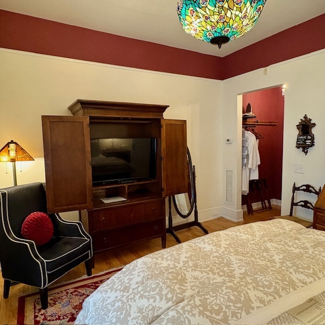 Image 3 for 4 Mrs. Lara