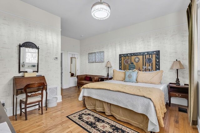 Image 2 for 3 The Oliver