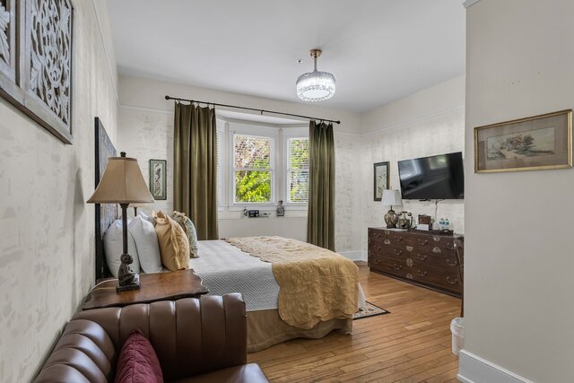 Image 1 for 3 The Oliver