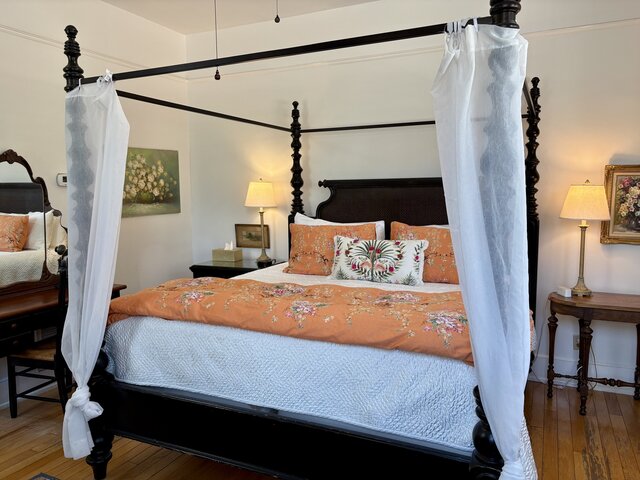 Image 1 for 1 The Wells