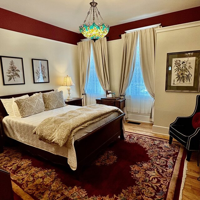 Image 1 for 4 Mrs. Lara