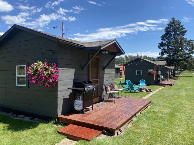 Image 1 for 09) Tiny Cabin #9