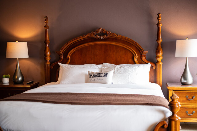 Image 2 for 3-A THE HOLLISTER