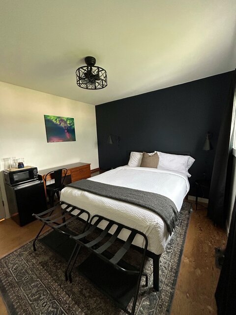 Image 1 for Single Queen Room