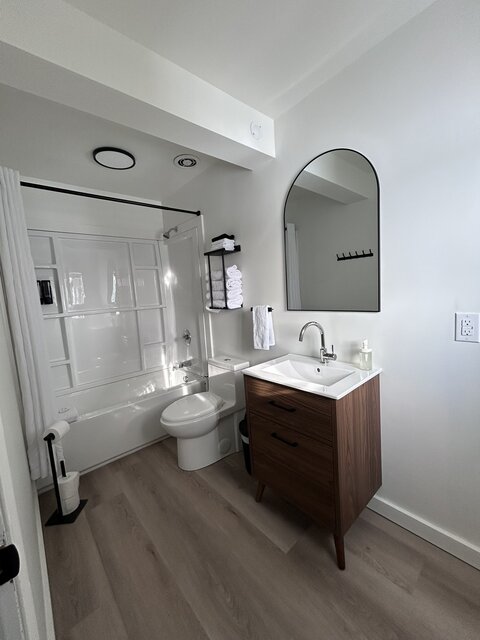 Image 2 for Single Queen Room
