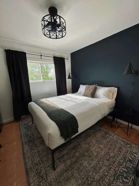 Image 1 for Single Queen Room