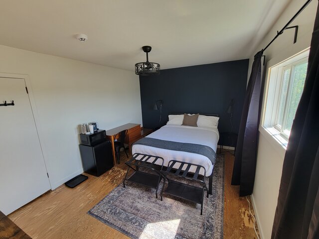 Image 1 for Single Queen Room