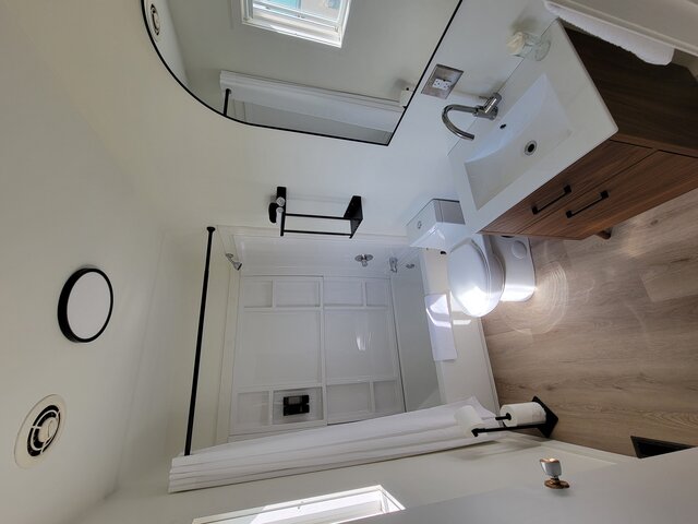 Image 2 for Single Queen Room