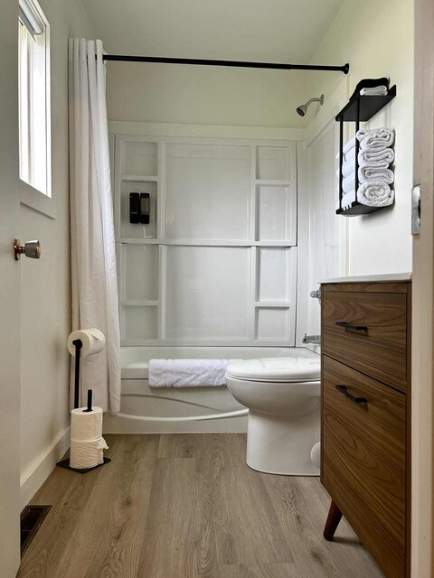 Image 2 for Single Queen Room