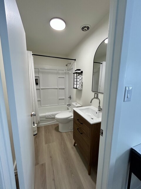 Image 2 for Single Queen Room